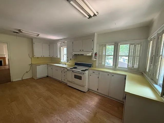 502 N Lee St — Photo 5