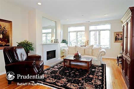 3rd image of 1155 W Armitage Ave APT 204
