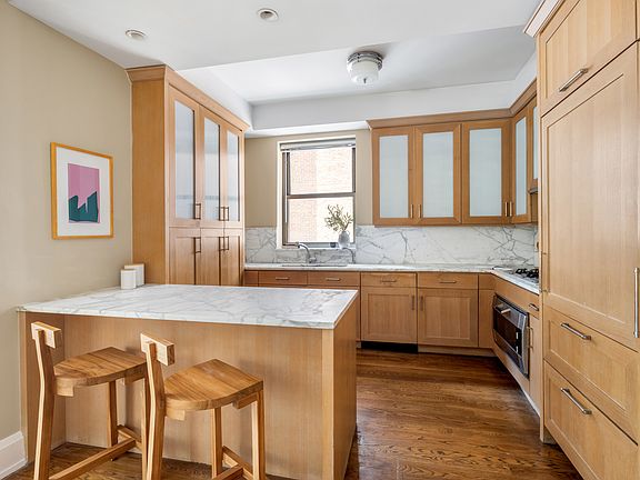 5th image of 31 E 28th St APT 8W
