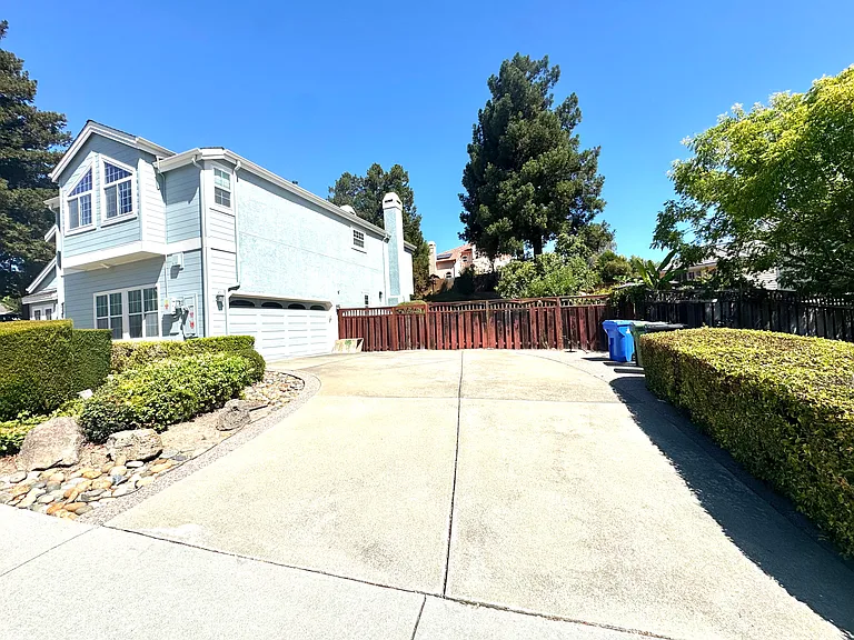44191 Boitano Dr — Photo 2