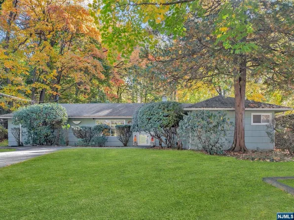 91 Macarthur Ave, Closter, NJ 07624