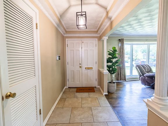 4th image of 8419 Bocowood Dr