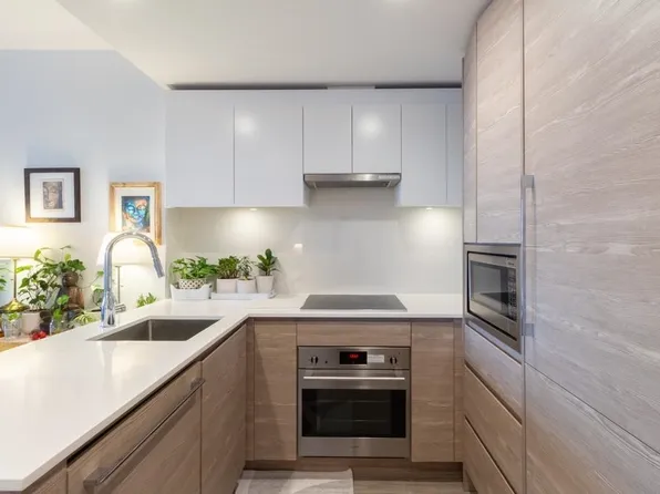 13655 Fraser Hwy #405, Surrey, BC V3T 2V6