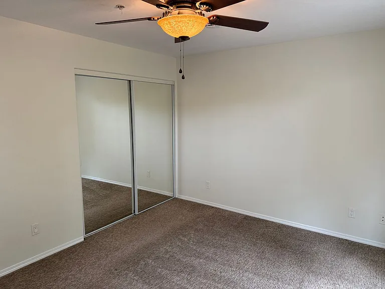 2623 Calle Del Comercio — Photo 11