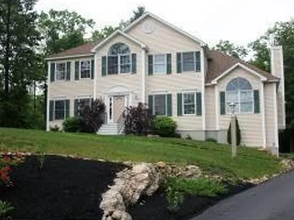 2 Esther Dr, Bedford, NH 03110