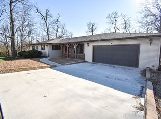 7308 W Country View Dr, Peoria, IL 61607
