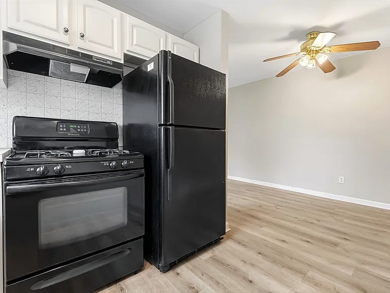 6 Venice St #B6 — Photo 8