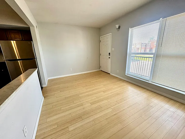 5225 Southwest Ave #206 — Photo 15