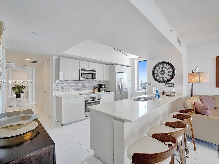 2600 E Hallandale Beach Blvd #T1902 — Photo 2