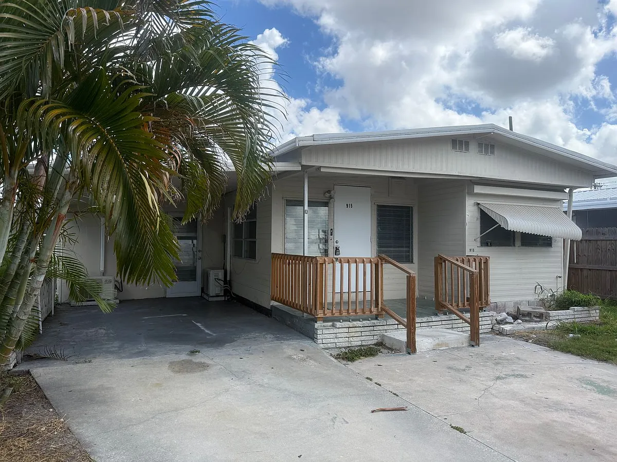 Building Photo - 915 50th Avenue Plz W