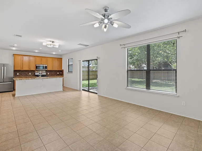 2101 Golden Arrow Ave — Photo 9