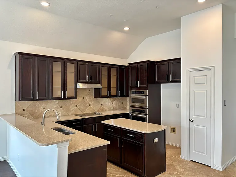 8608 Ironwood Dr — Photo 2