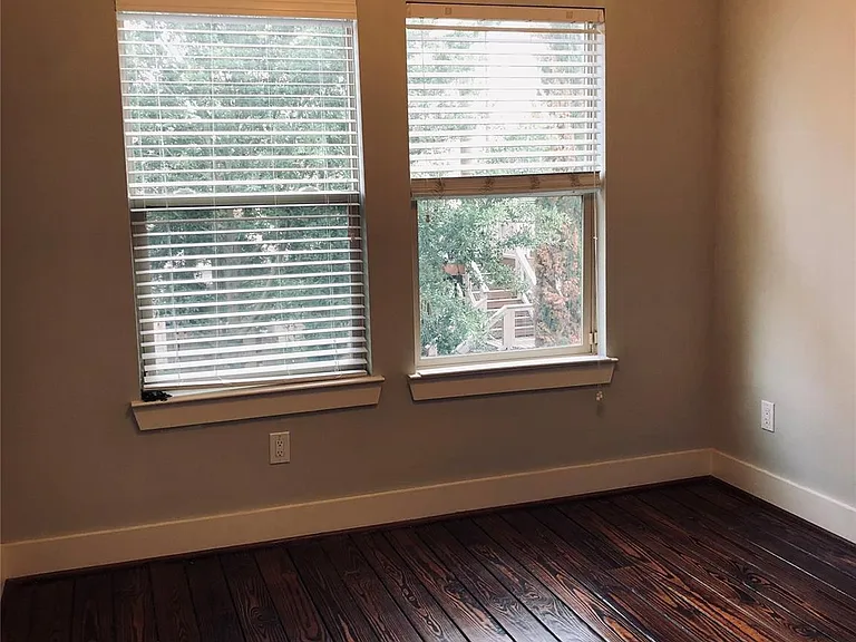 5514 Larkin St — Photo 17