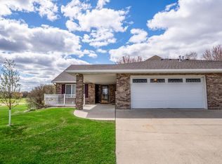 211 Valley View Dr SE, Willmar, MN 56201