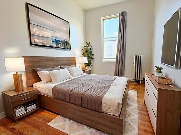 4th image of 3252 45th St #2B