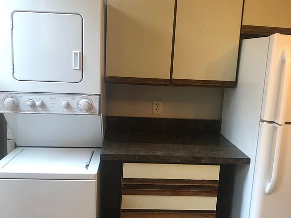 4th image of 1441 E Long St APT D