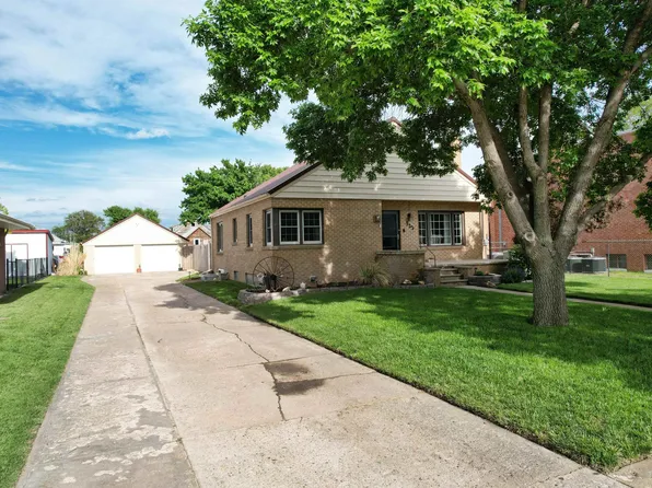 322 Grant St, Quinter, KS 67752