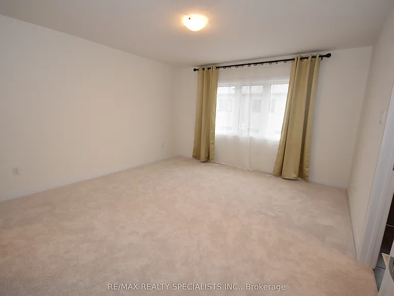 12 Velvet Way — Photo 17