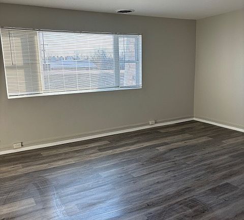 4th image of 1103 Evans Ave #3C