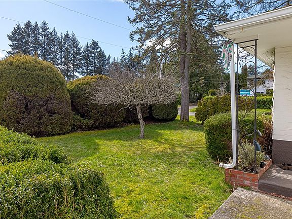 5th image of 1364 Harrop Rd