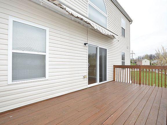 Large deck w Awning