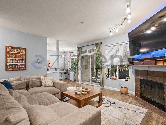 2nd image of 18930 Bothell Everett Hwy APT E201