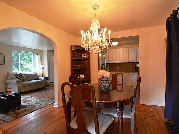 5th image of 46 Meadowbrook Ave