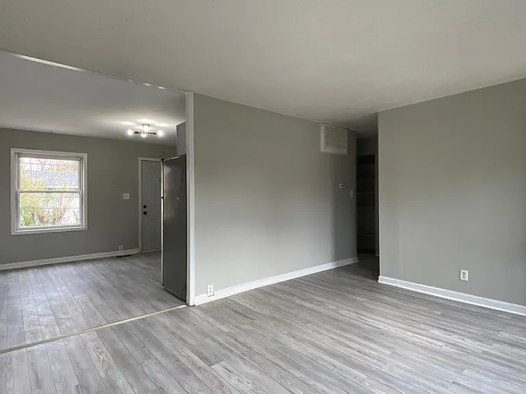611 Iola Ave — Photo 4