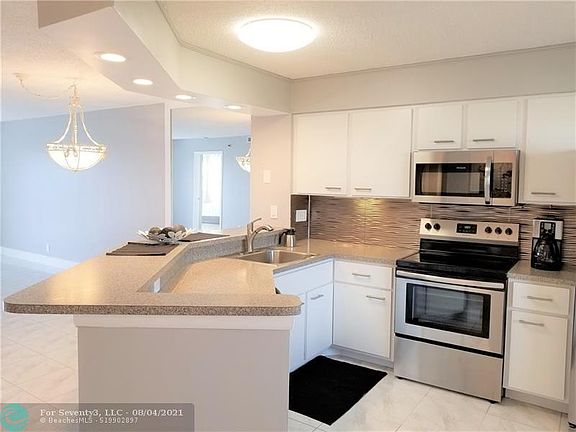 4th image of 2232 N Cypress Bend Dr APT 805