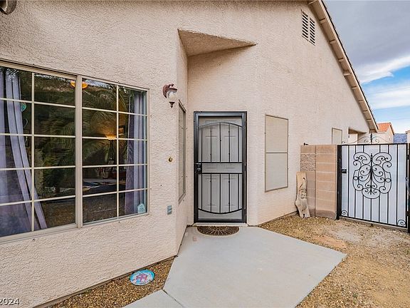3rd image of 1210 Cobble Lake Ave