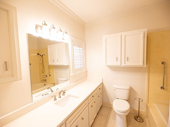 3709A-HOLLY-HILL-Bathroom-Main