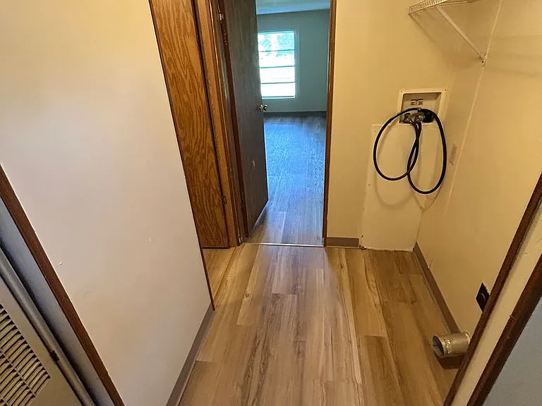 320 Thompson Rd — Photo 7