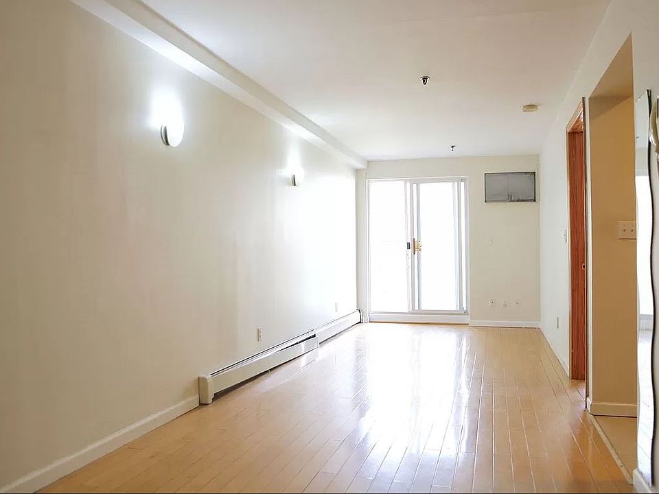 1st image of 3089 31st St APT 3