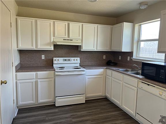 4th image of 2811 Cantabrian Dr #D