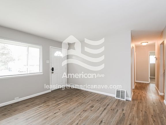 1181386_005_living_room_12847385.jpg