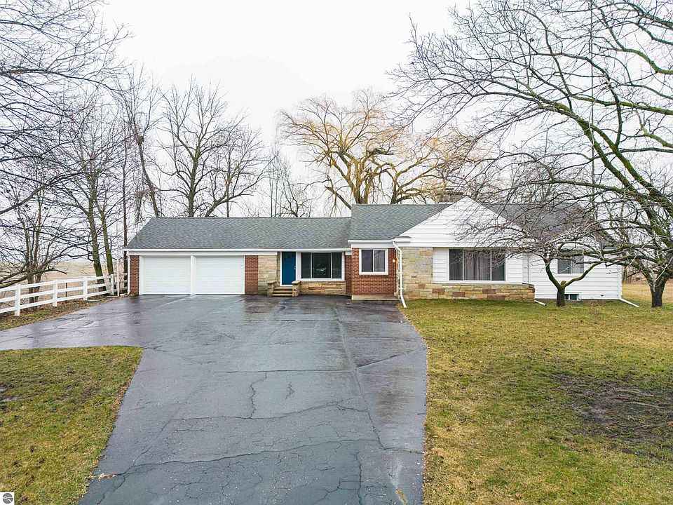 3476 N Mission Rd, Rosebush, MI 48878 Zillow