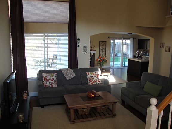 2nd image of 412 Stoneybrook Ln