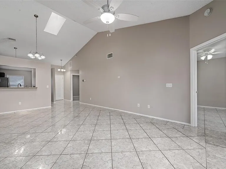 140 Lakepointe Cir — Photo 13