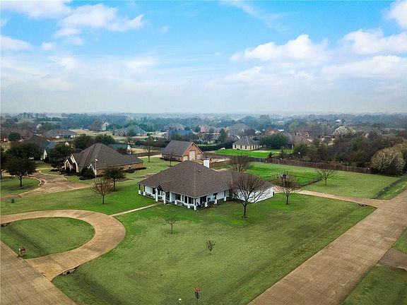 2nd image of 111 Magnolia Dr