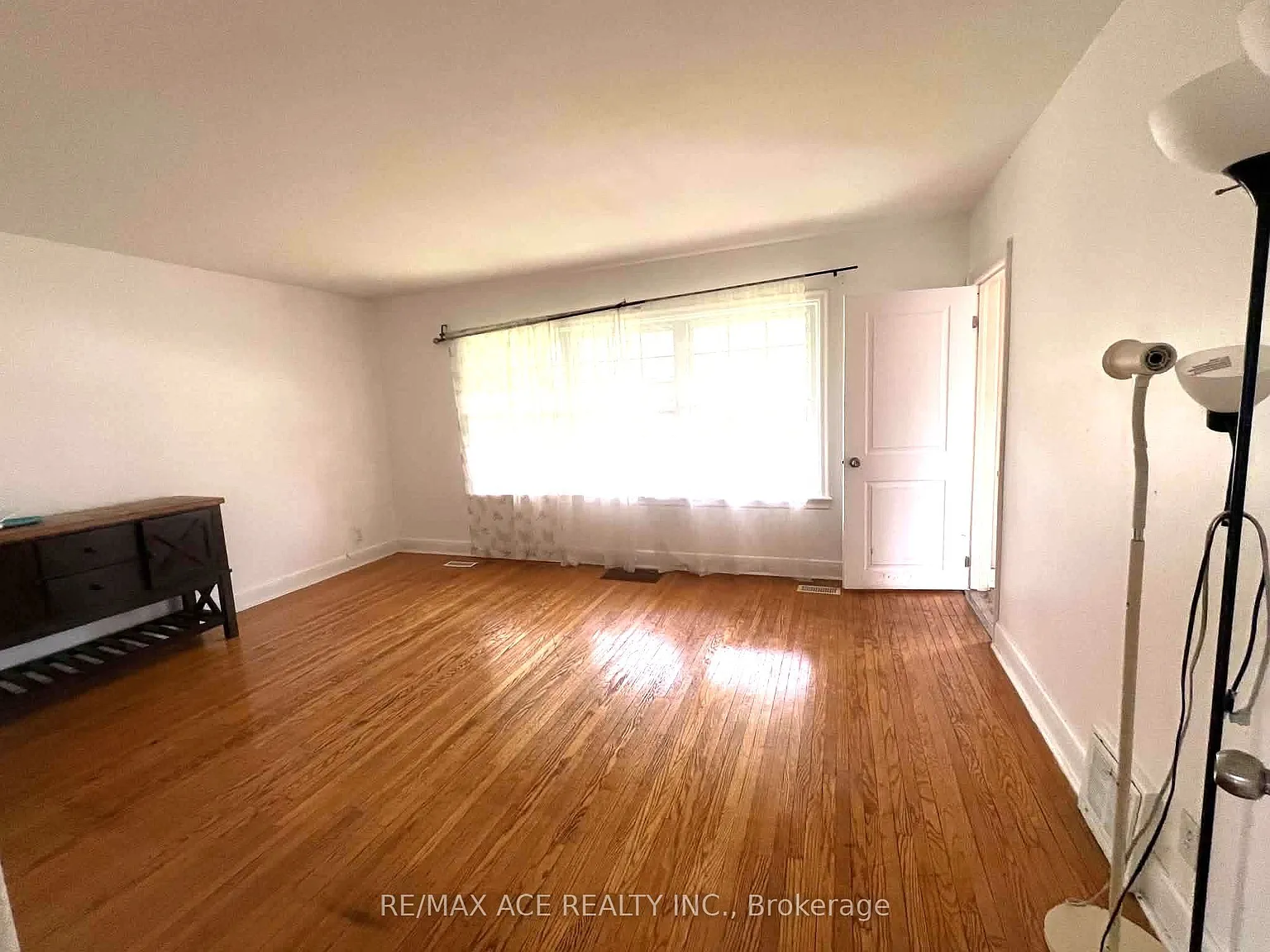 4 bed, $2,700 — Photo 3