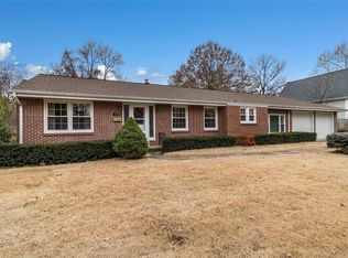 402 E Glendale Rd, Saint Louis, MO 63119
