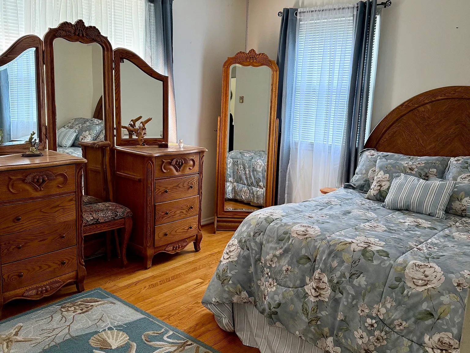 4 bed, 1.5 bath, 2500 sqft, $850 — Photo 2