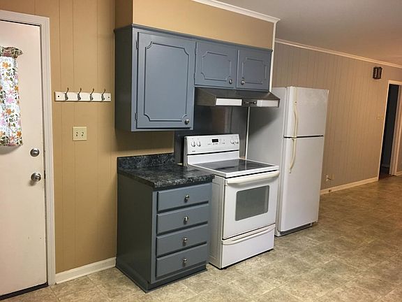 Additional kitchen view