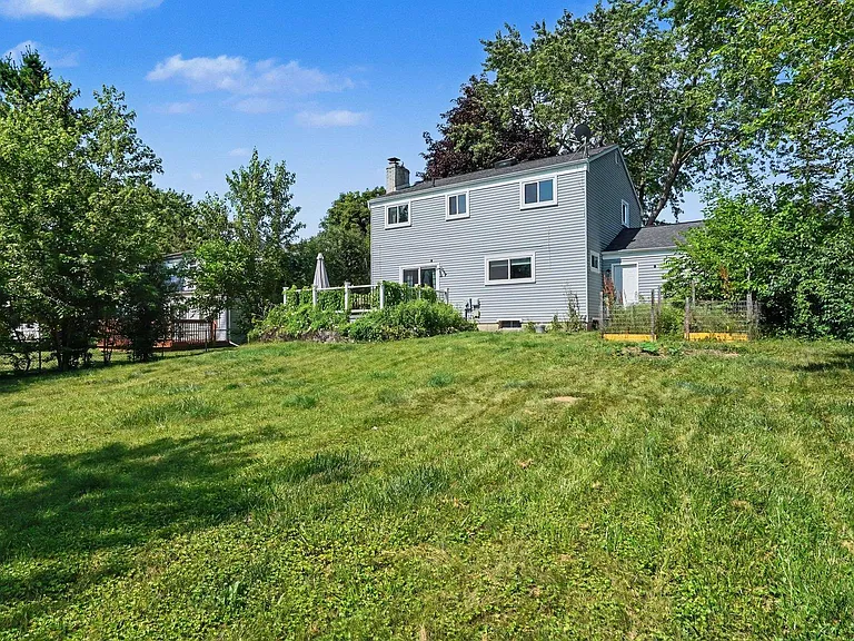 2735 Foster Ave — Photo 26