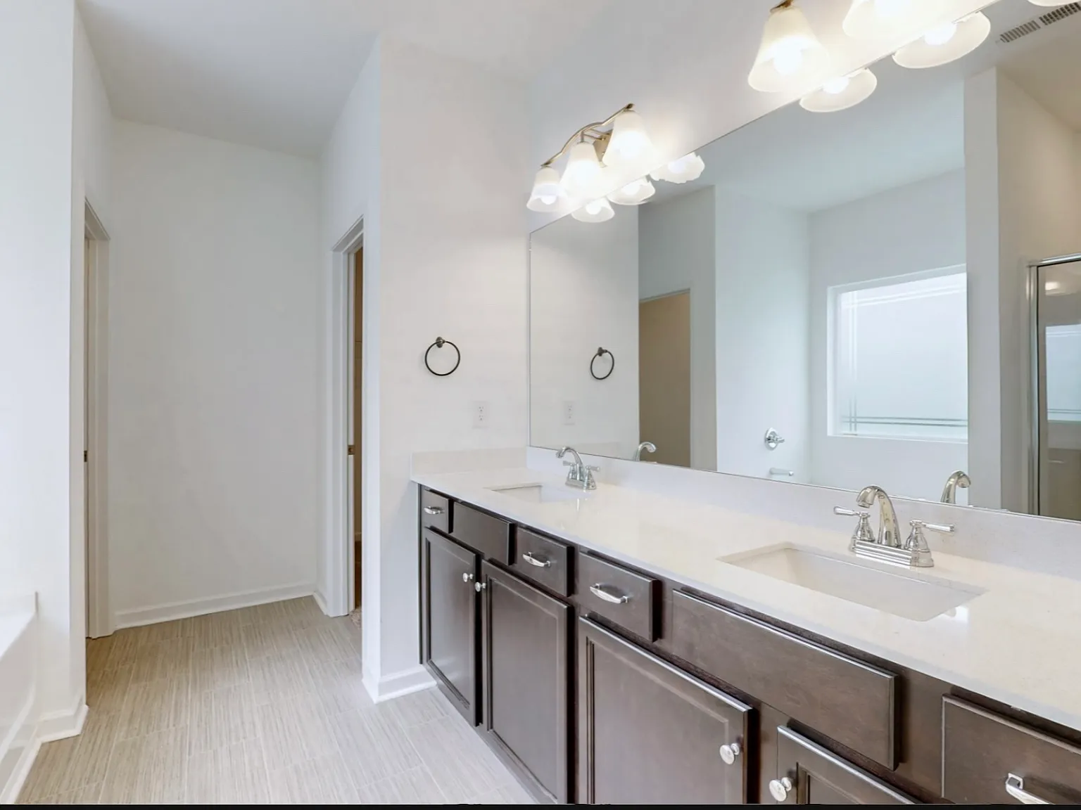3 bed, 1899 sqft, $2,075 — Photo 3