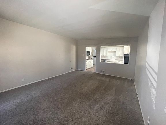 5th image of 223 Wesley Ave