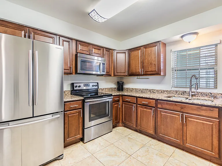 701 Poinsettia Rd #306 — Photo 8