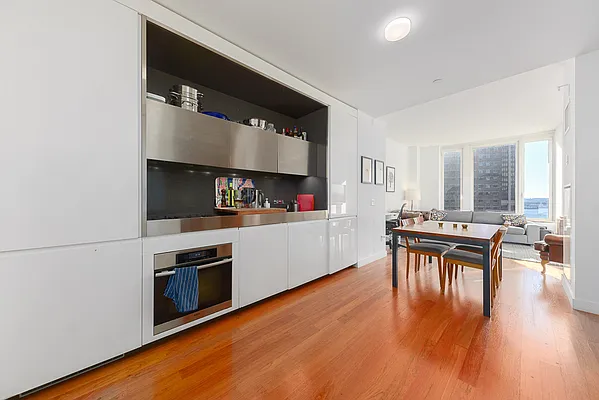 Sold by Bah Realty Group LLC | media 16