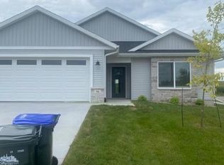96 Huntington Dr, Iowa City, IA 52245