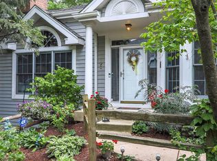 2S741 Lakeside Dr, Glen Ellyn, IL 60137